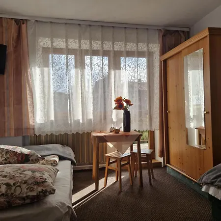 Goscinne U Landy Homestay Poronin